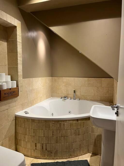Gorgeous 2 Bed Loft Style Apartment Манчестер Экстерьер фото